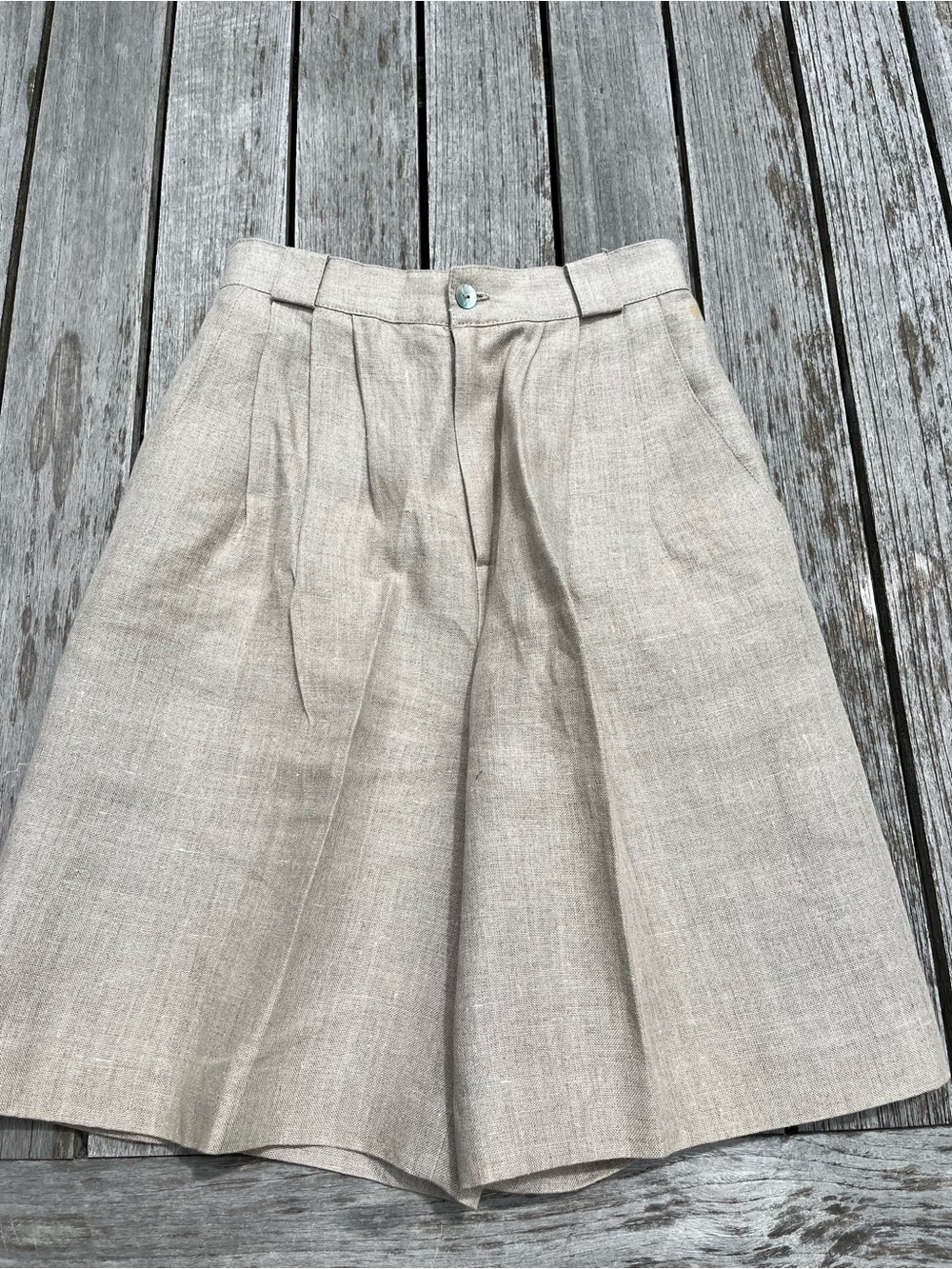 KAKHI LINEN DRESSY BERMUDAS. SIZE 6. DAVID N